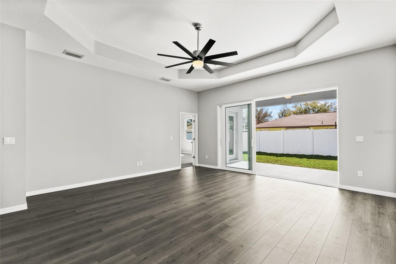 1121a Orange Ave photo 3