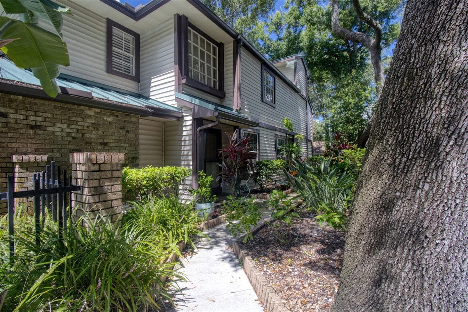 1490 Mahogany Ln #706 photo 2
