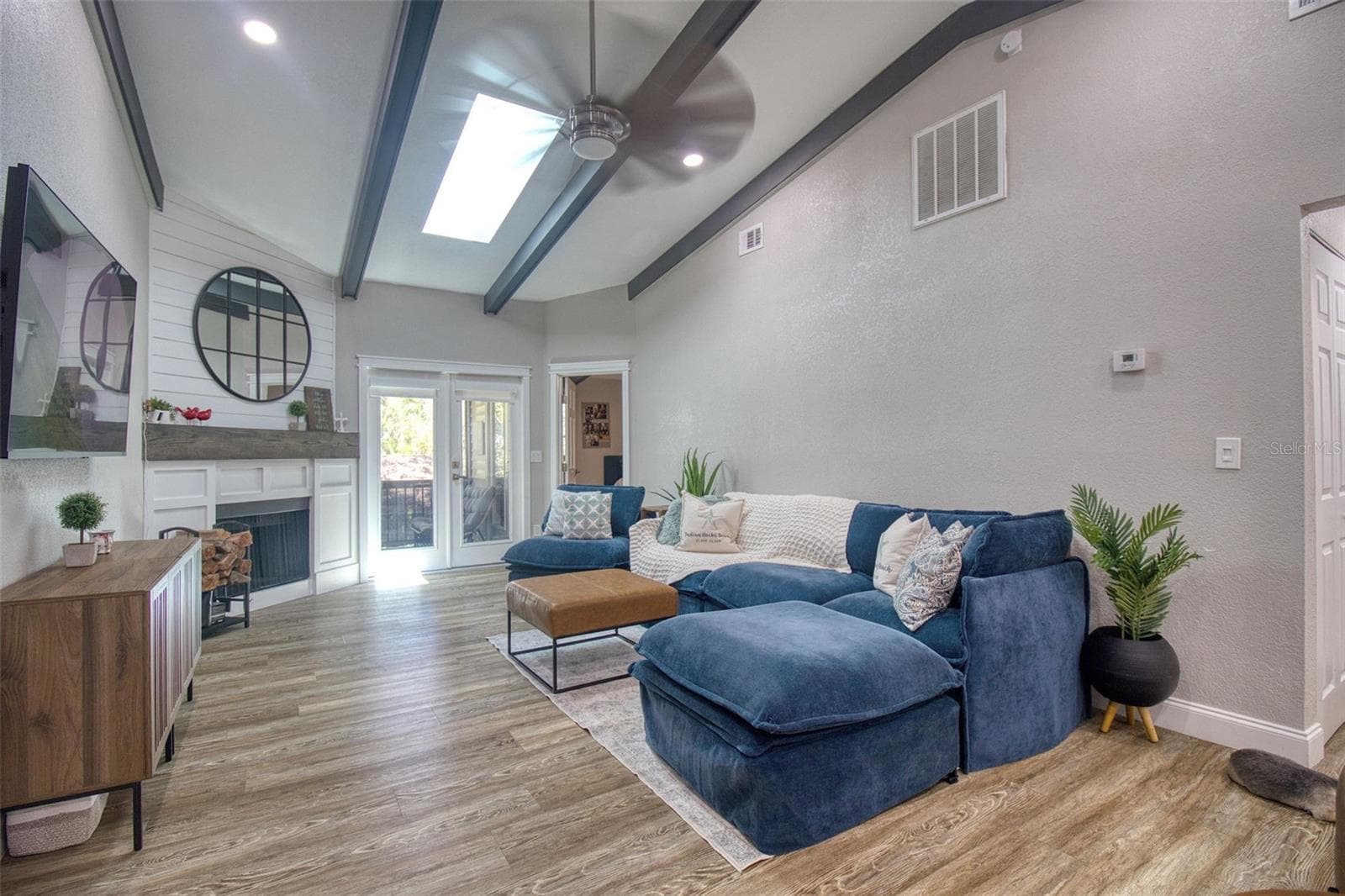 1490 Mahogany Ln #706 photo 4
