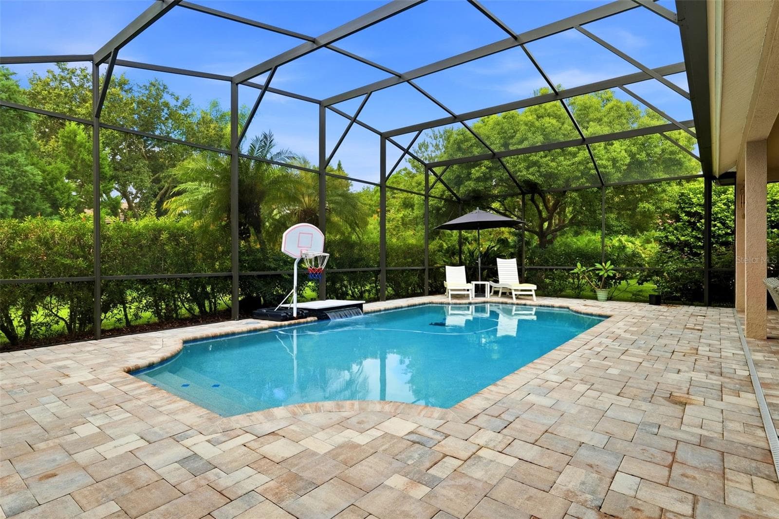 12012 Brewster Dr photo 4