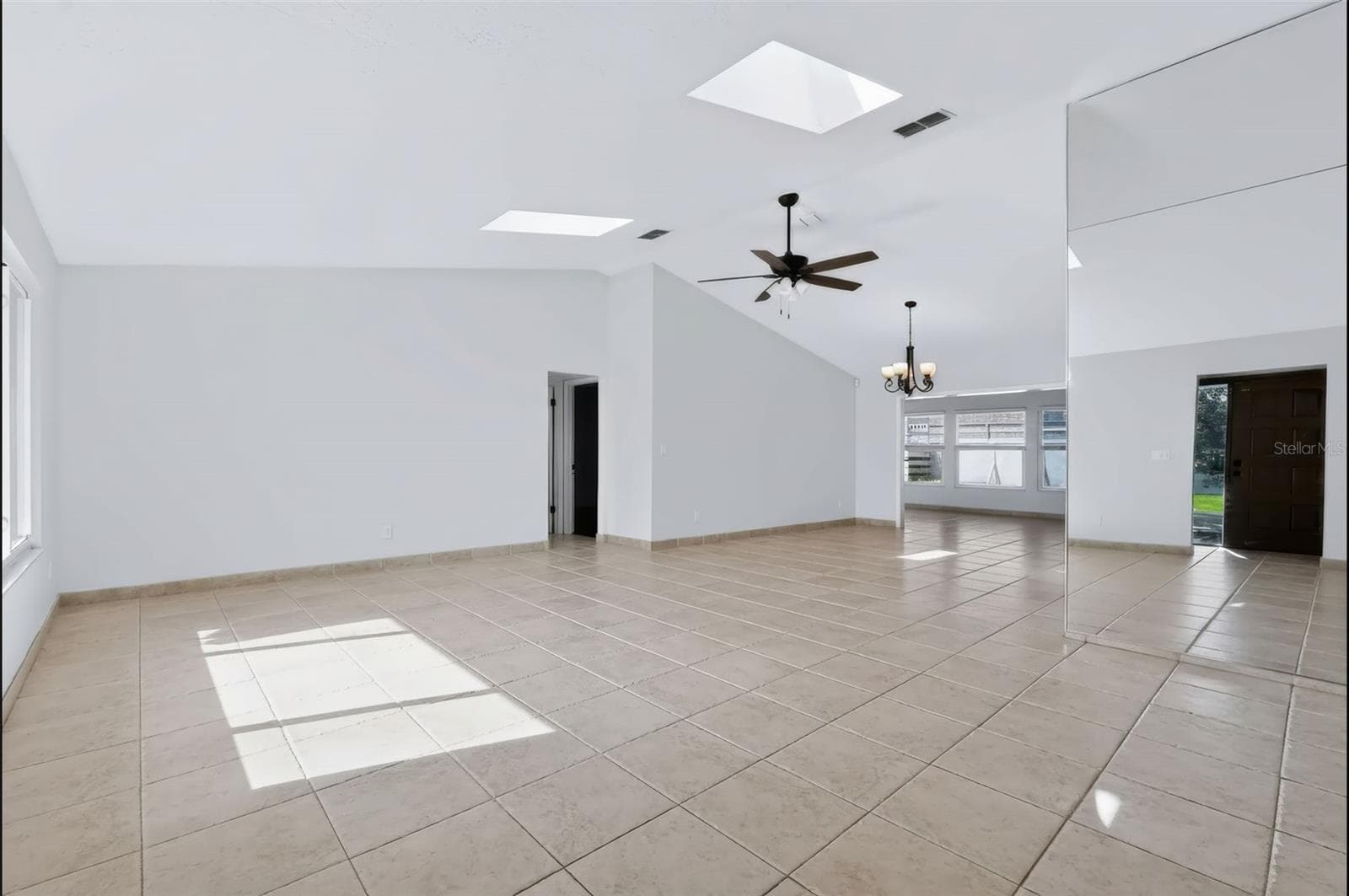 1035 Anclote Dr photo 5