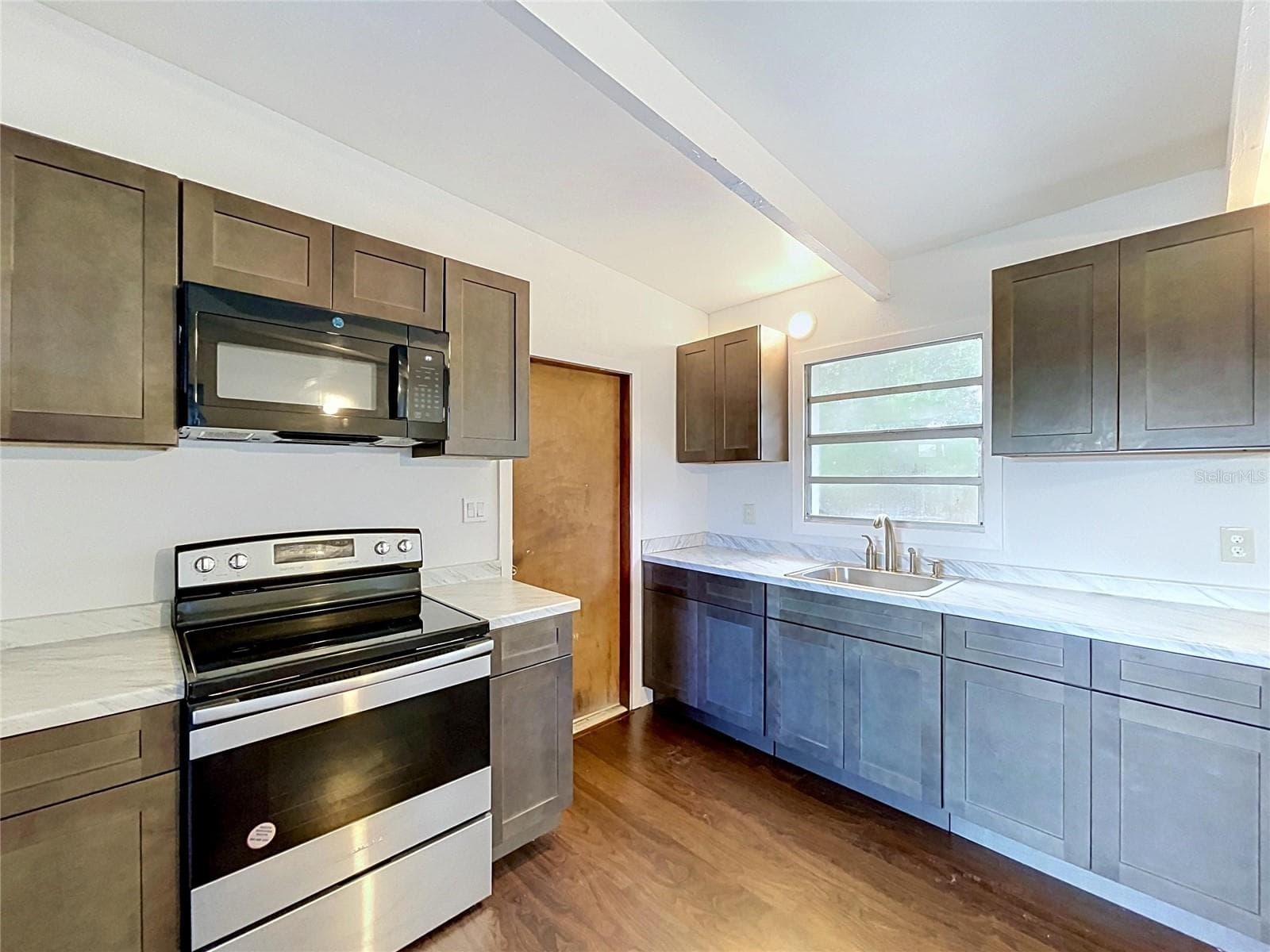 1310 Warrington Way photo 2