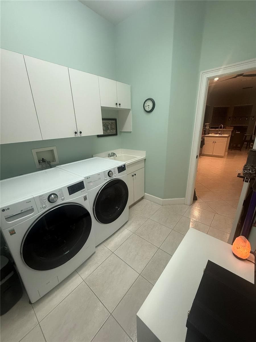 9140 Alexandria Dr photo 2