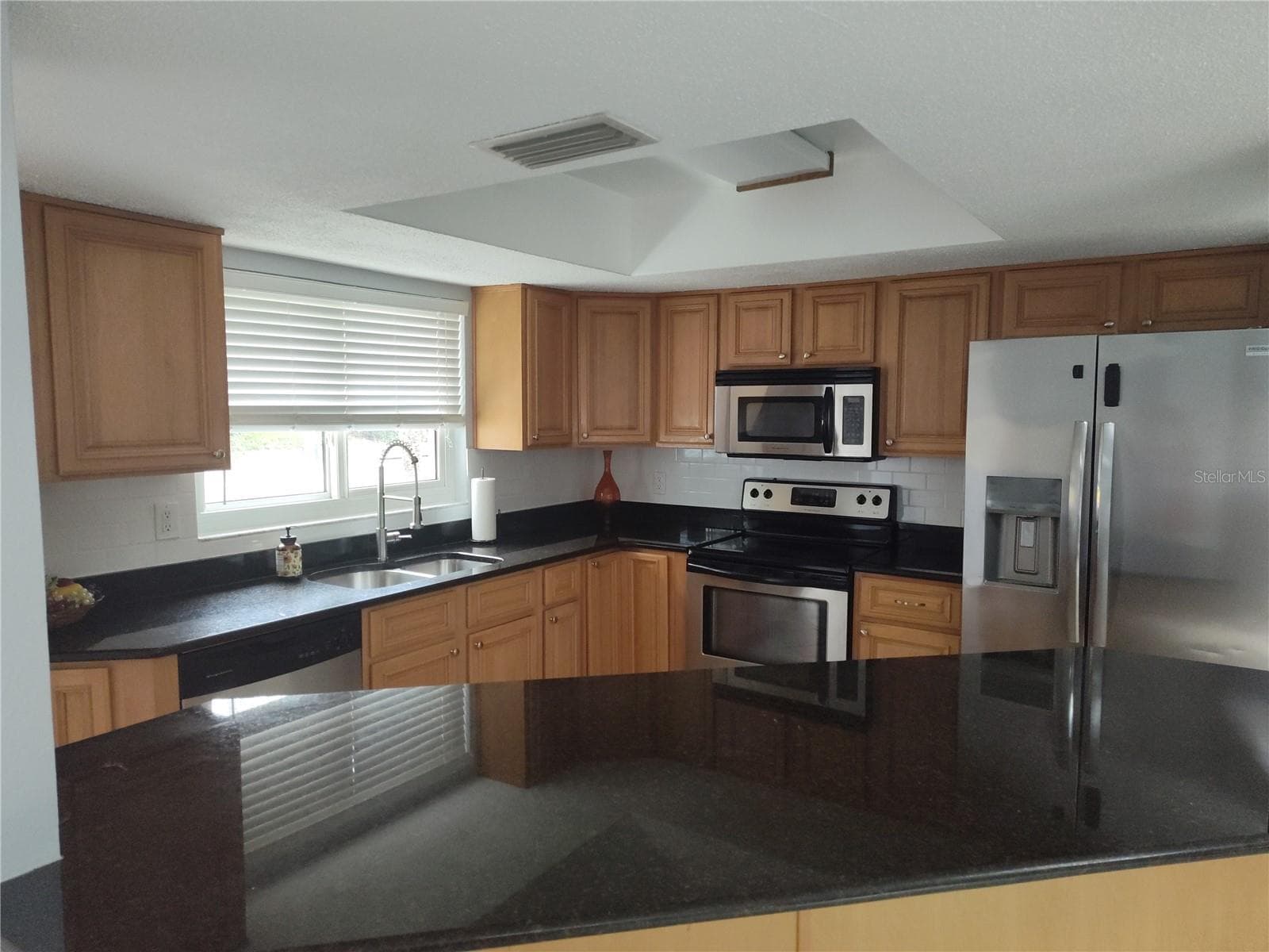 1818 Lillian Ave photo 3