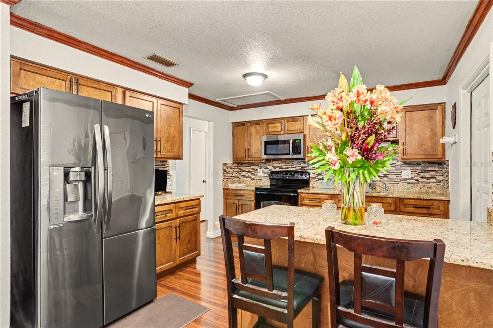 2422 Berry Rd photo 2