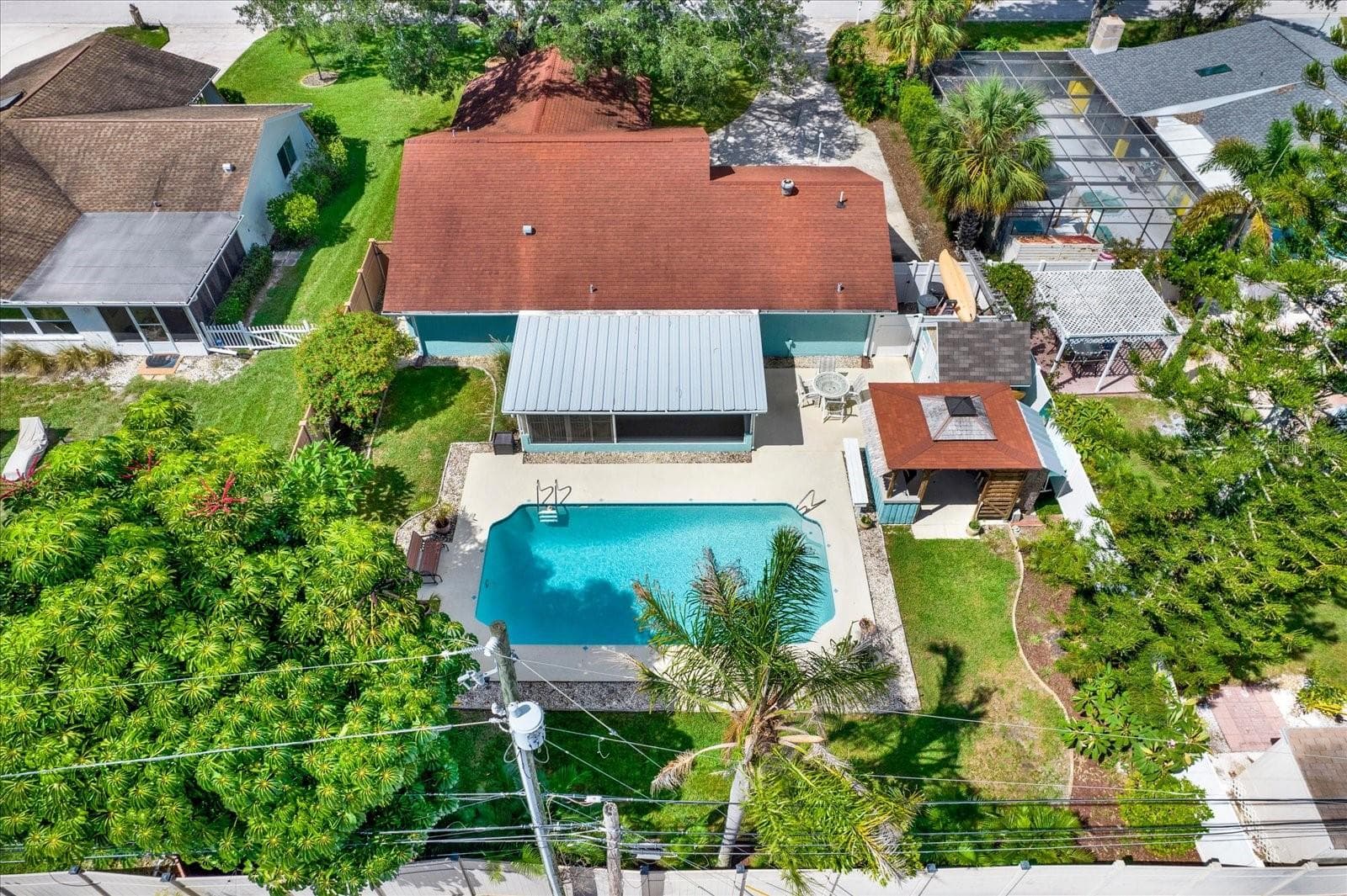 1601 Avoca Dr photo 4
