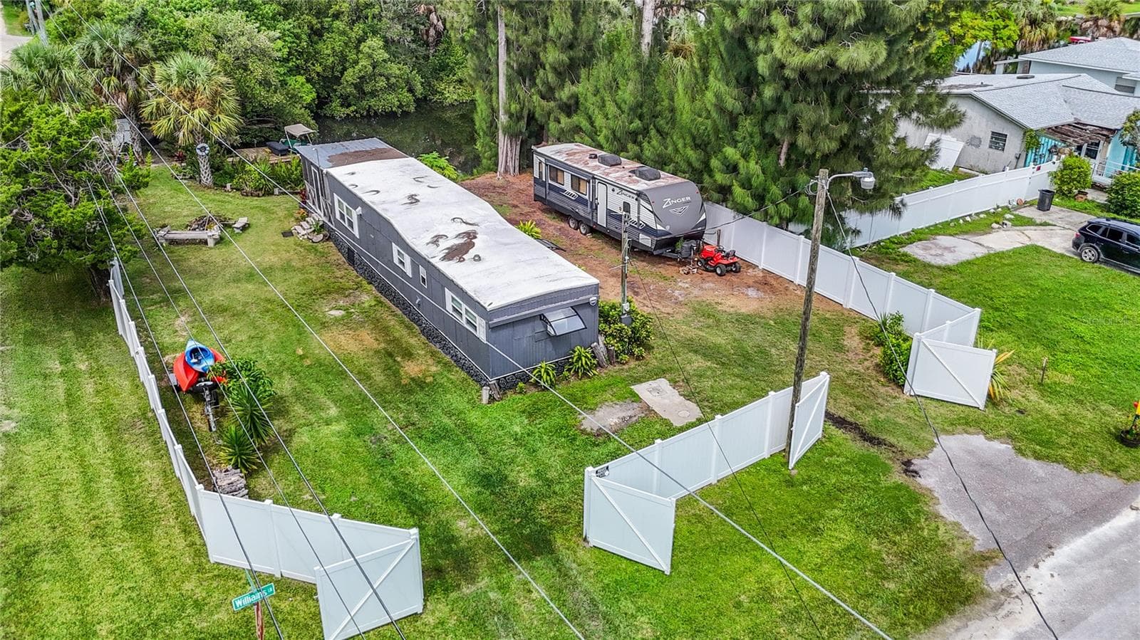 14529 Williams Ln photo 2
