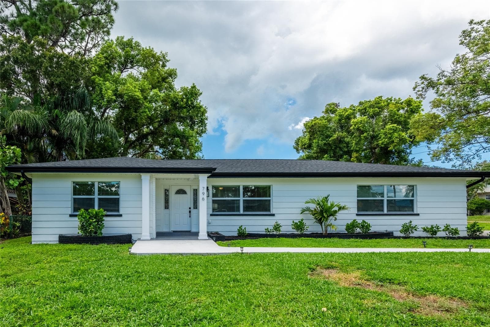 796 Pinewood Dr
