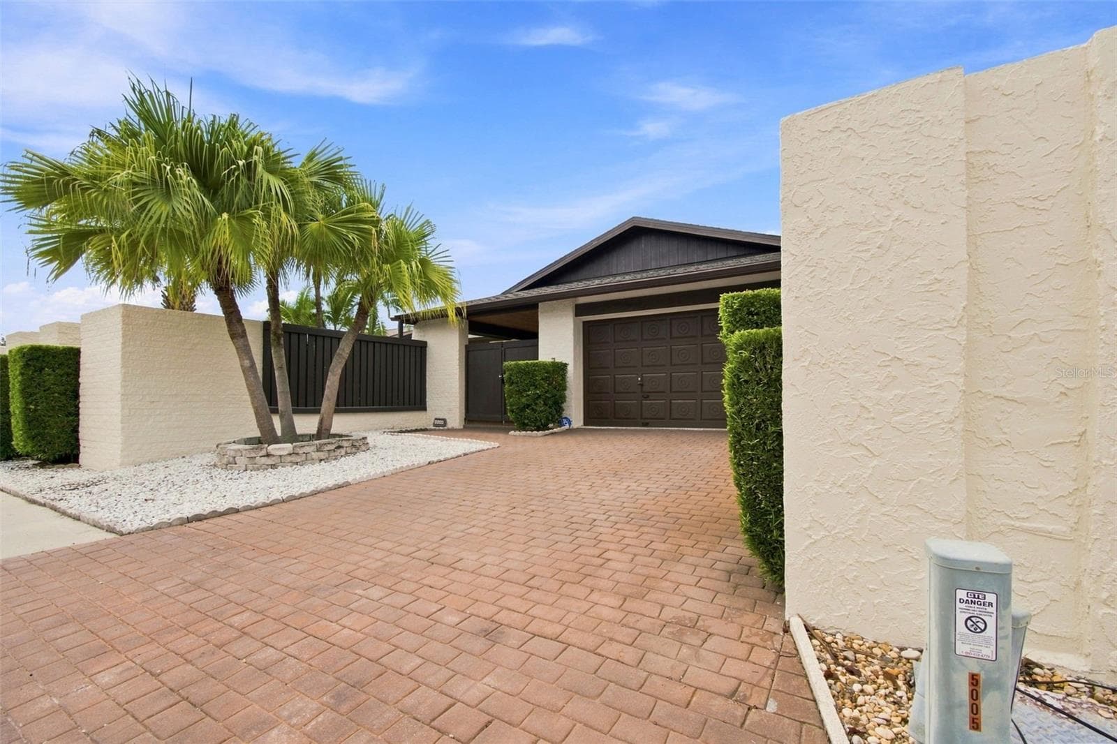 5005 Paloma Dr photo 4