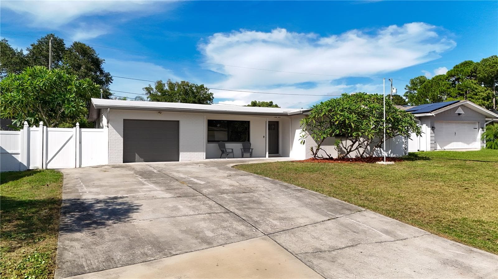 1390 Seabreeze St photo 2