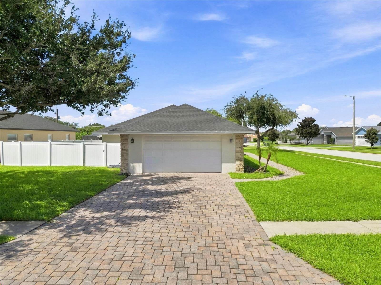 304 Bentley Oaks Blvd photo 3