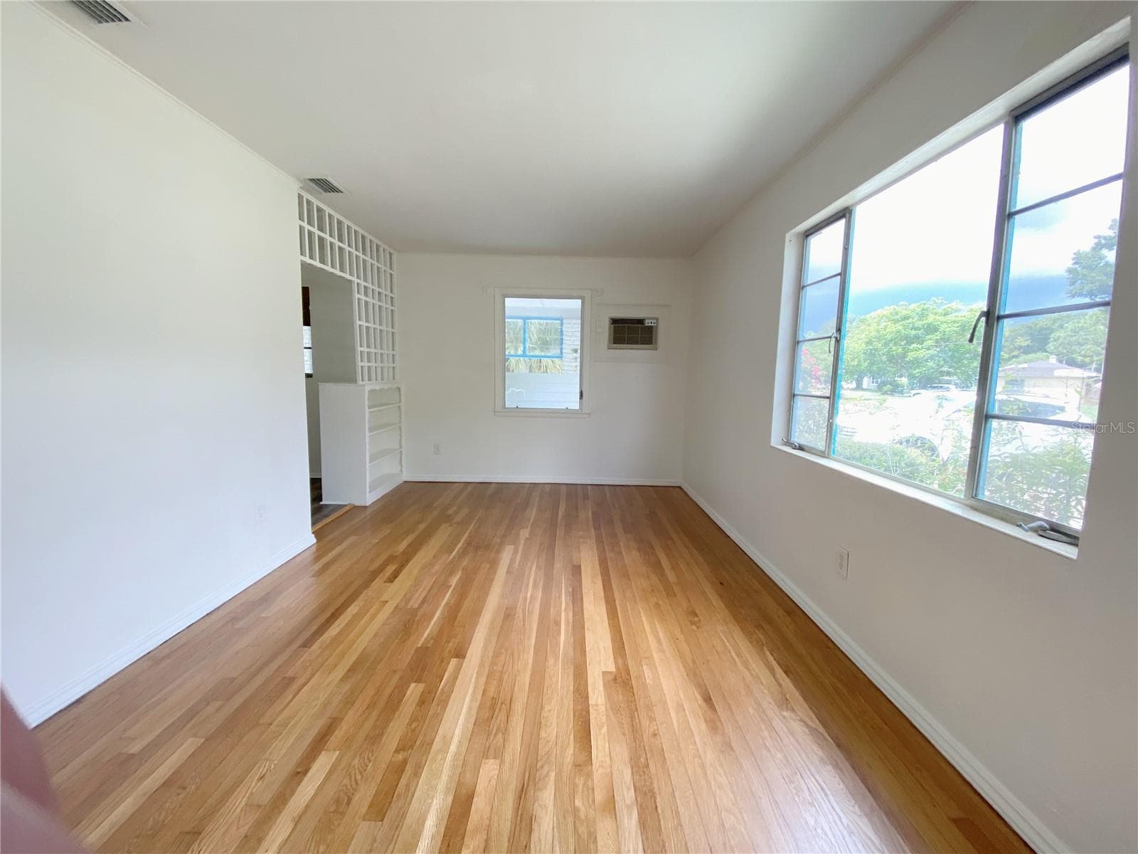 1308 Essex Dr N photo 2