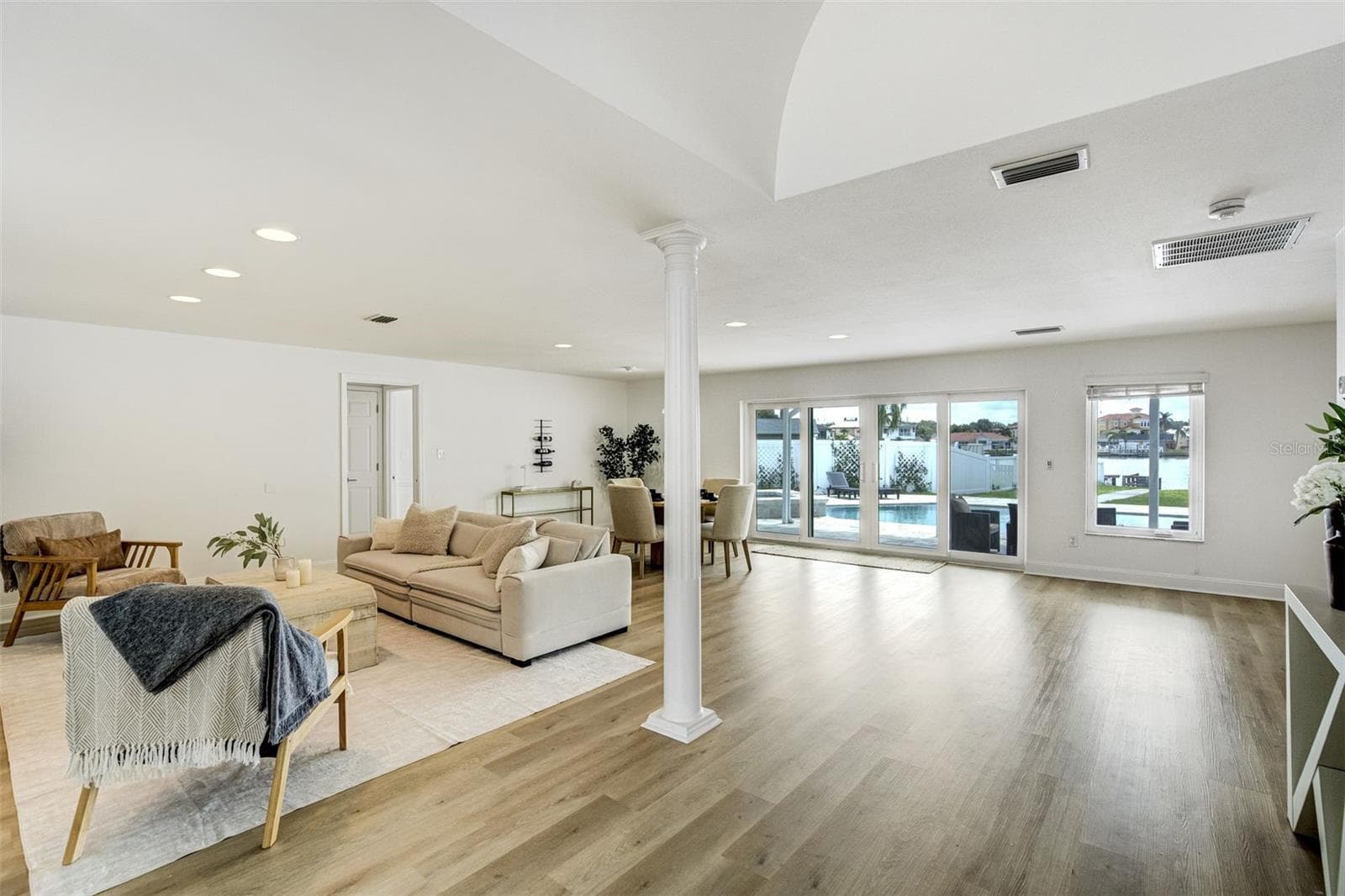 201 Driftwood Ln photo 3