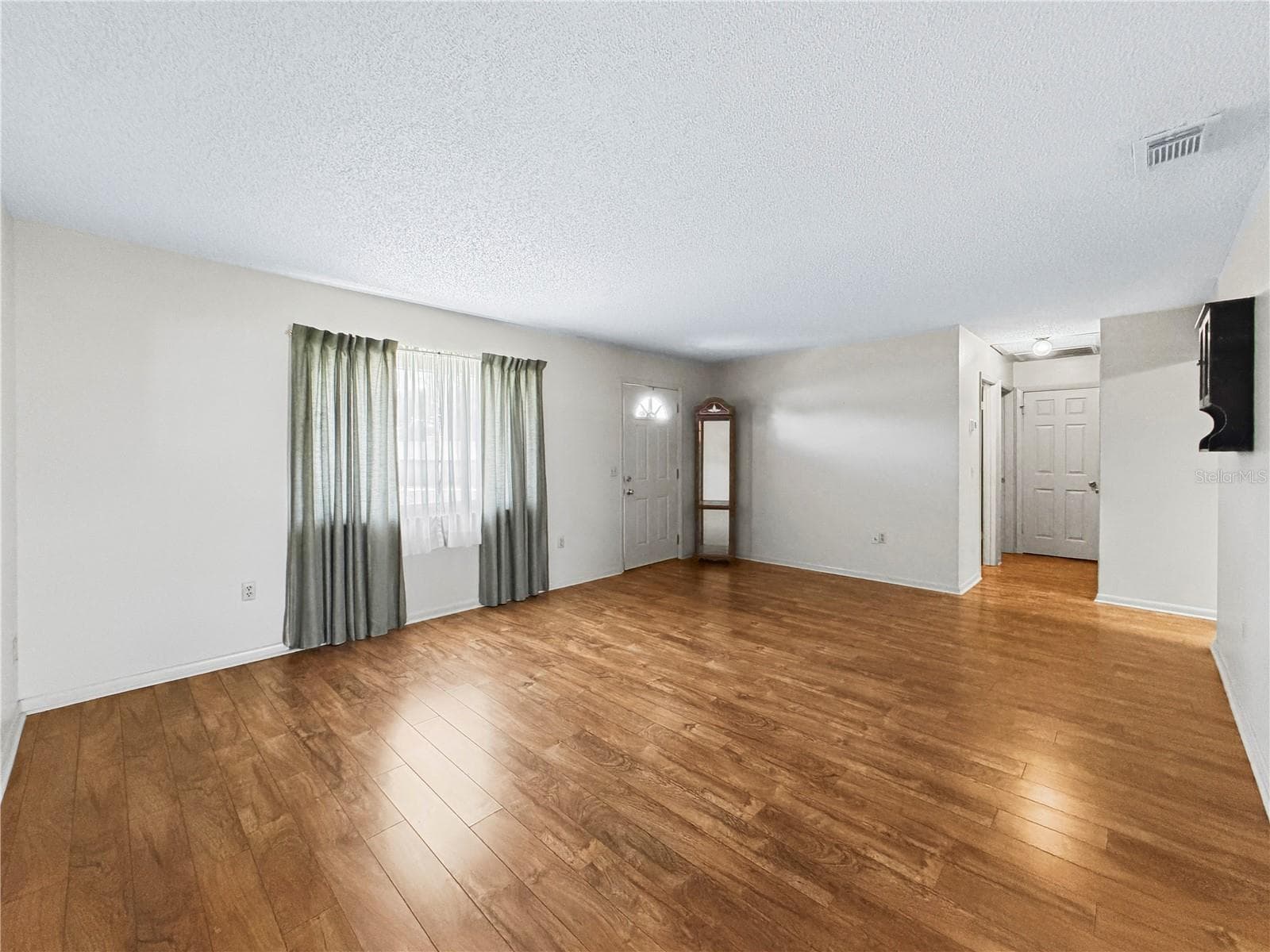5810 Crest Ln photo 4