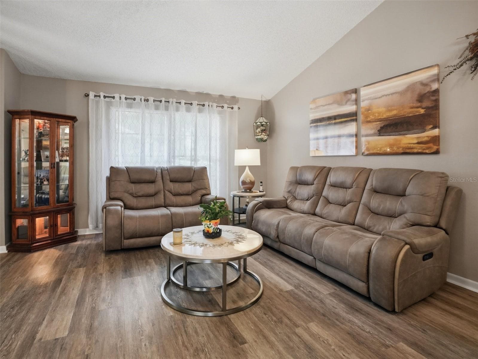 24088 Eppley Dr photo 5