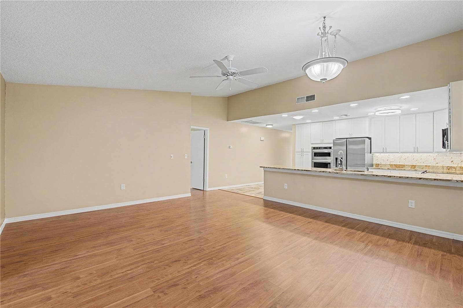 1302 Golfview Dr photo 5