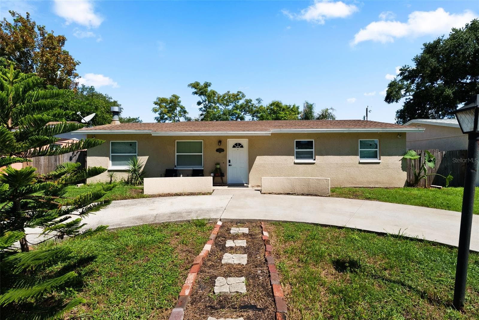 11199 Temple Ave photo 2