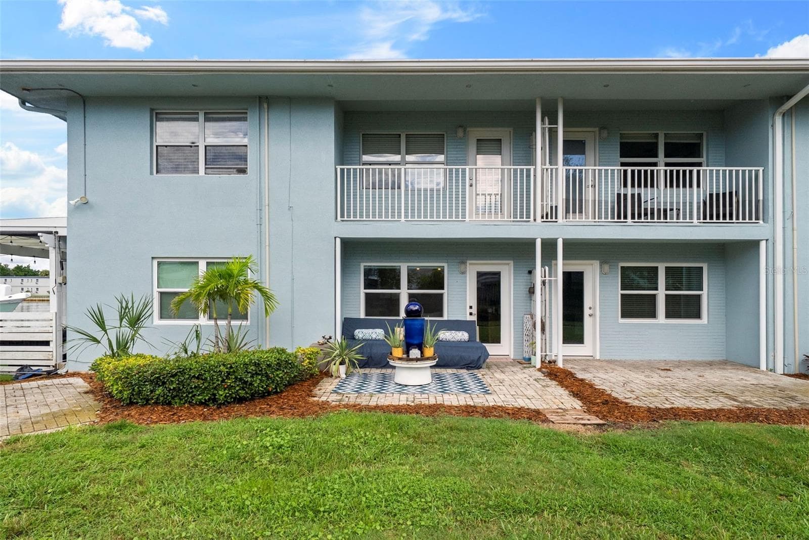 300 Venetian Dr #1
