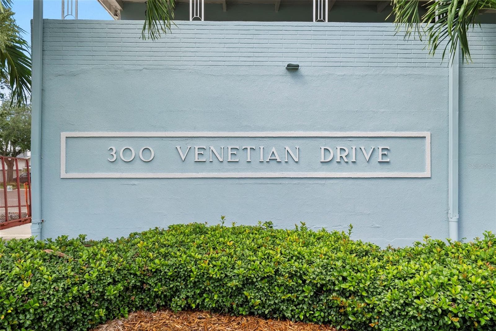 300 Venetian Dr #1 photo 4