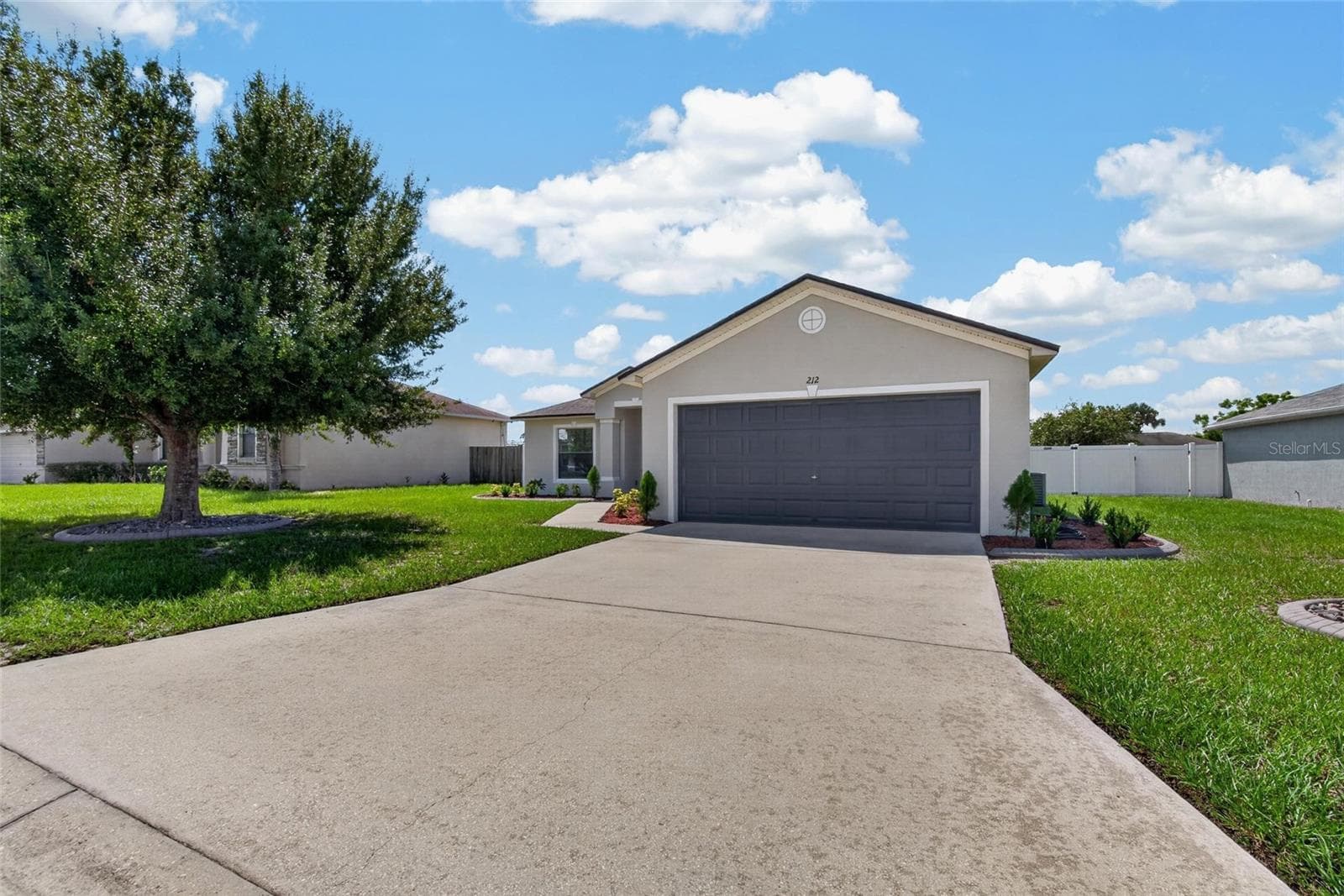 212 Majestic Gardens Ln photo 2