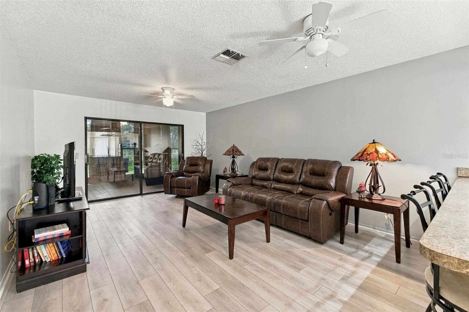 2058 Woodcutter CT photo 4