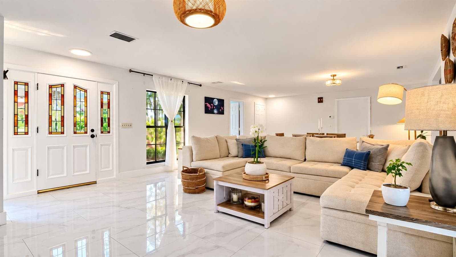 1307 Normandy Cir photo 4