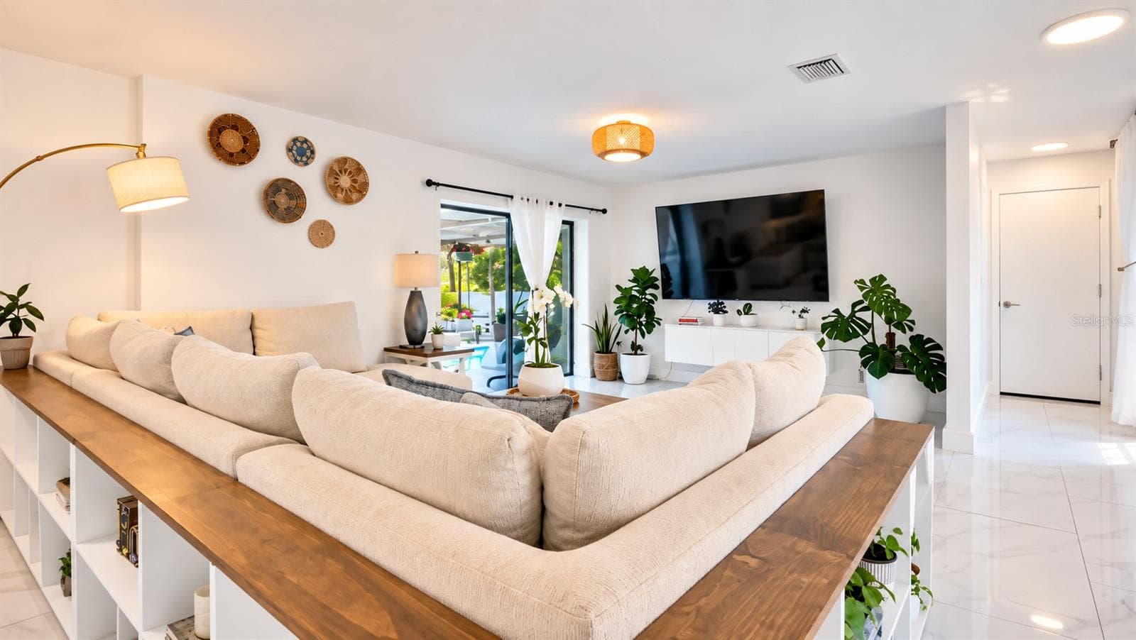 1307 Normandy Cir photo 5