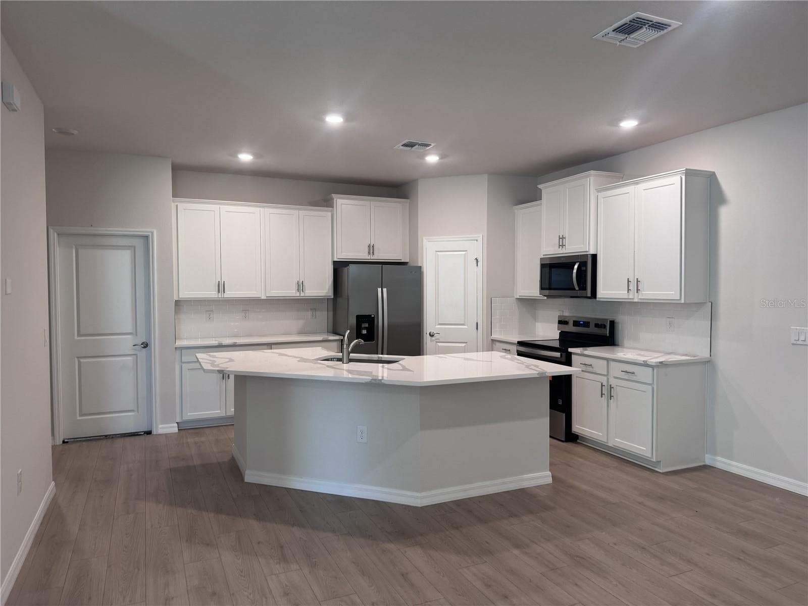 18354 Tavernside Trl photo 3