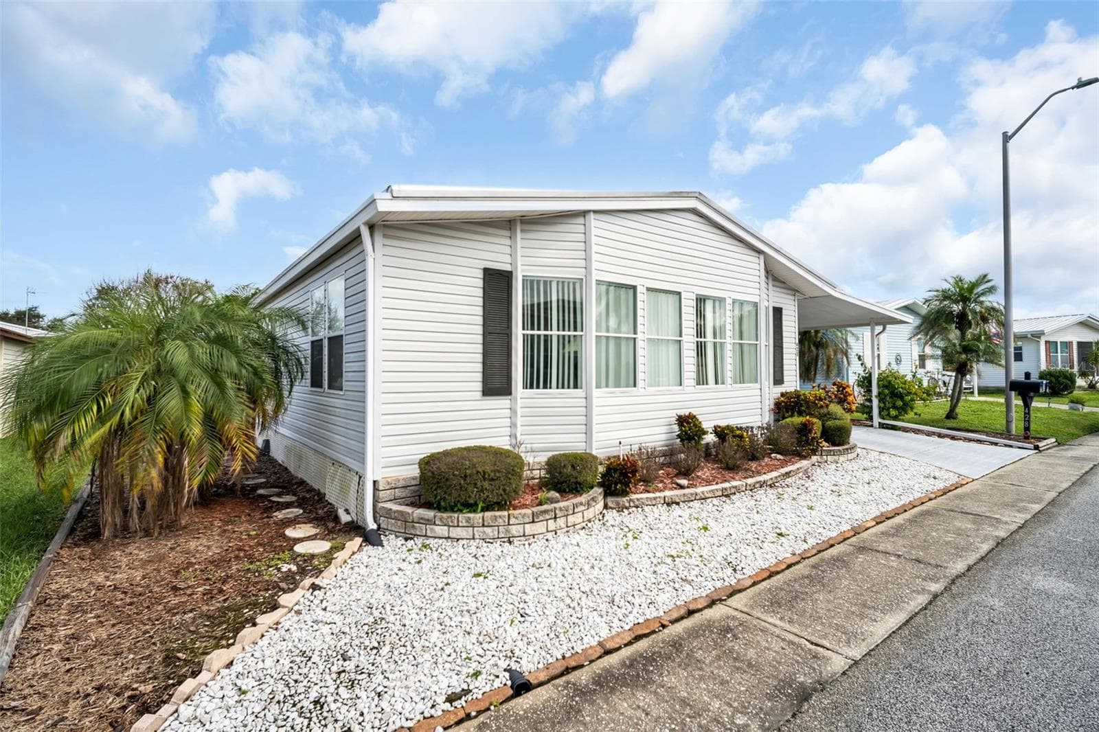 428 Pelican Dr S photo 2