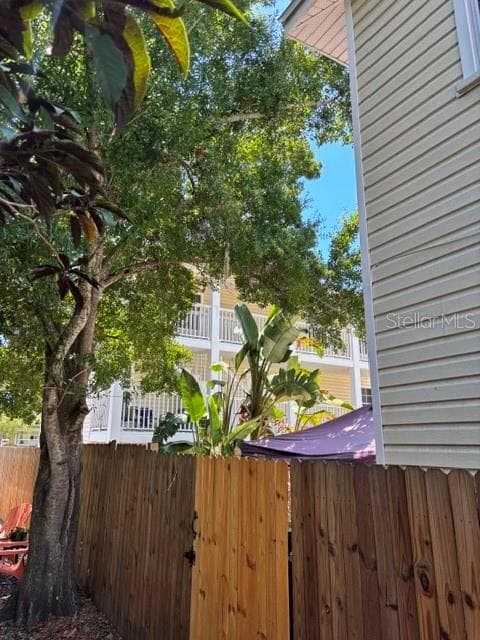717 Dartmoor St N photo 4