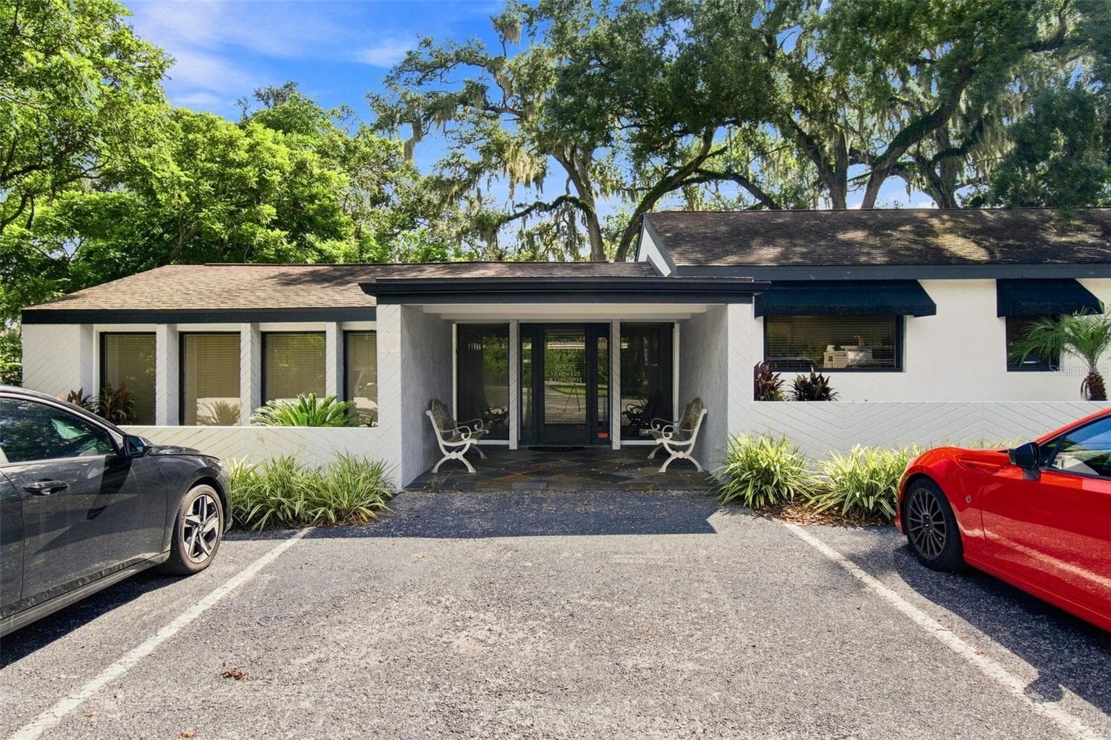 223 Lithia Pinecrest Rd photo 2
