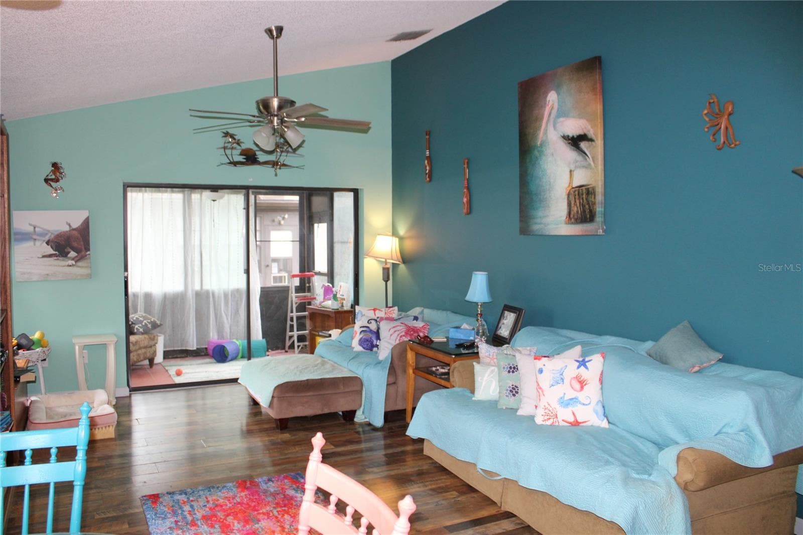1671 Hamilton CT photo 2