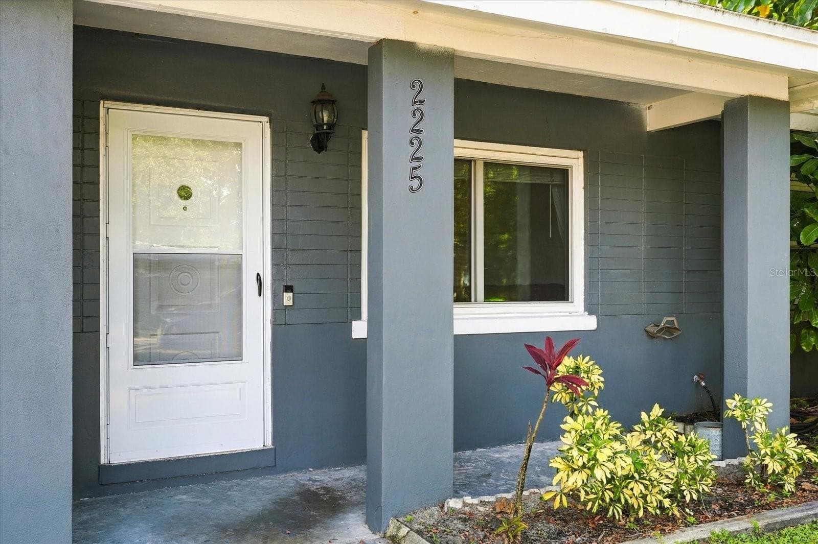 2225 Capri Dr photo 2