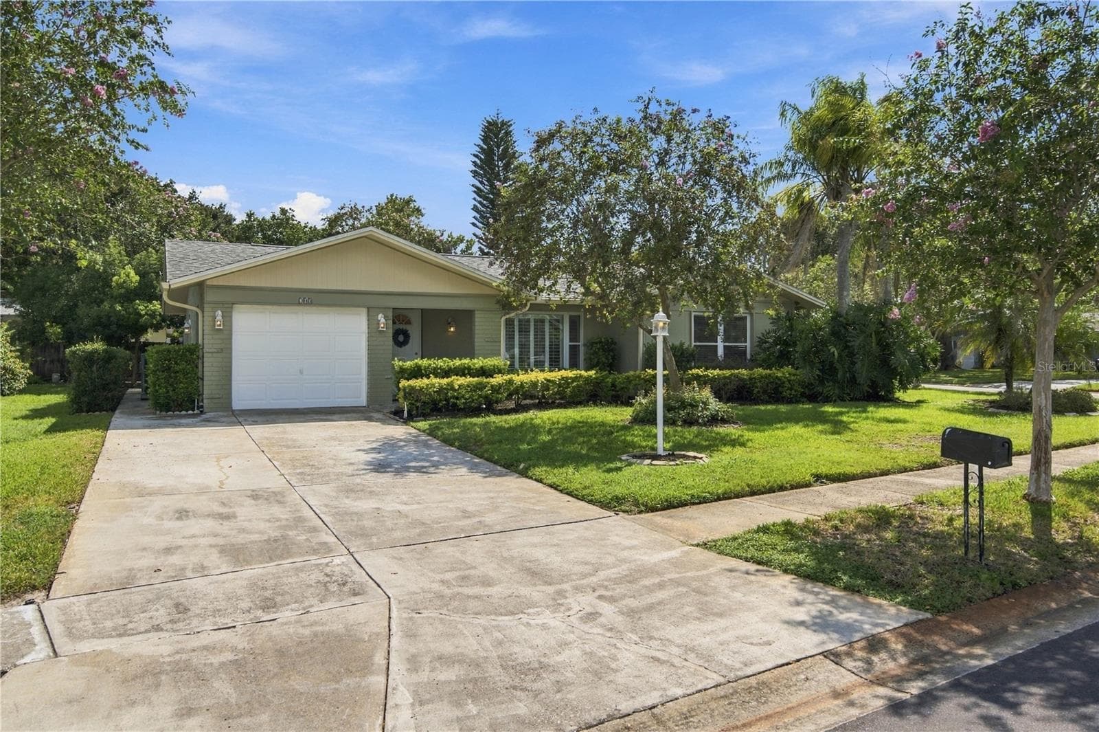 705 Leeward Way photo 2