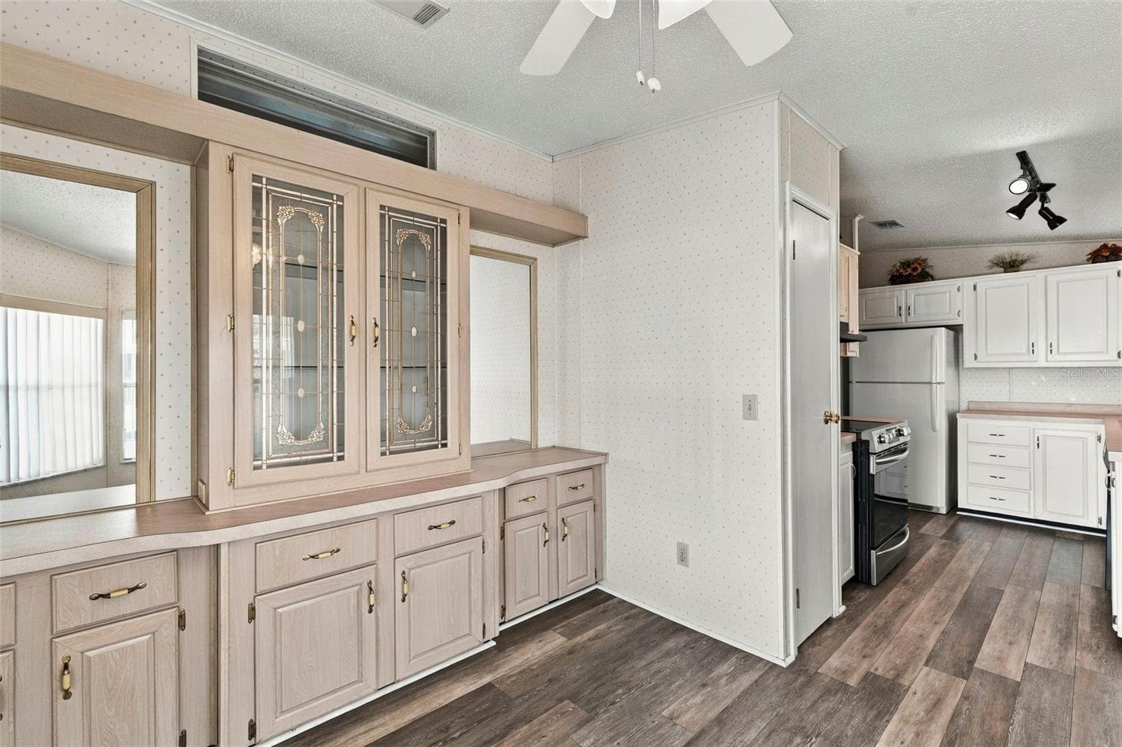 340 Canal Way photo 3