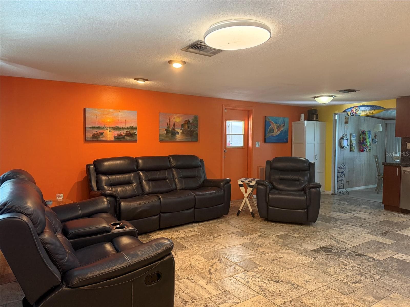 2203 Riomar Dr photo 3