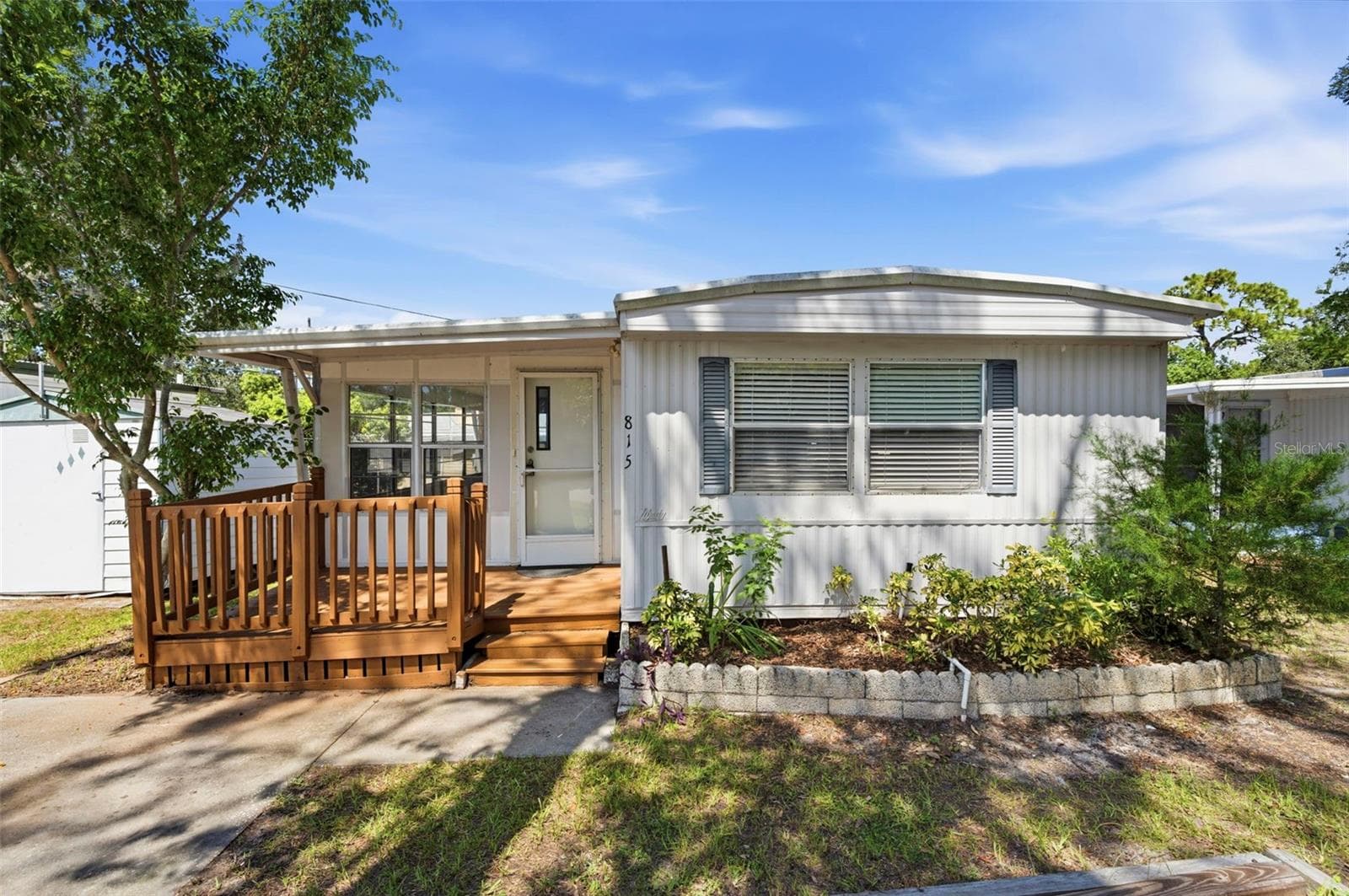 815 Elkan Dr photo 2