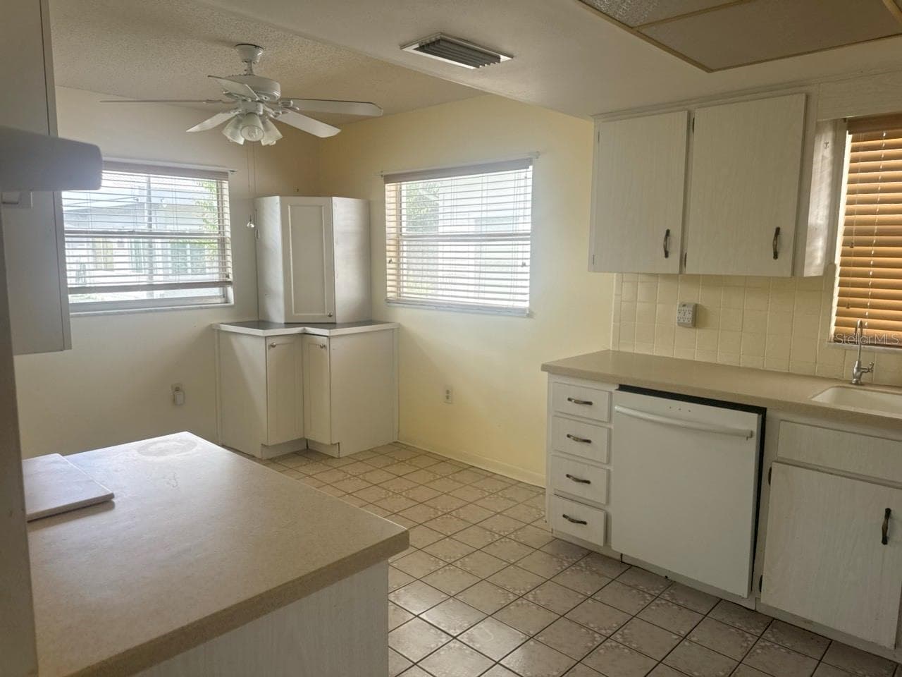 5460 Lemon Tree Ln N photo 4