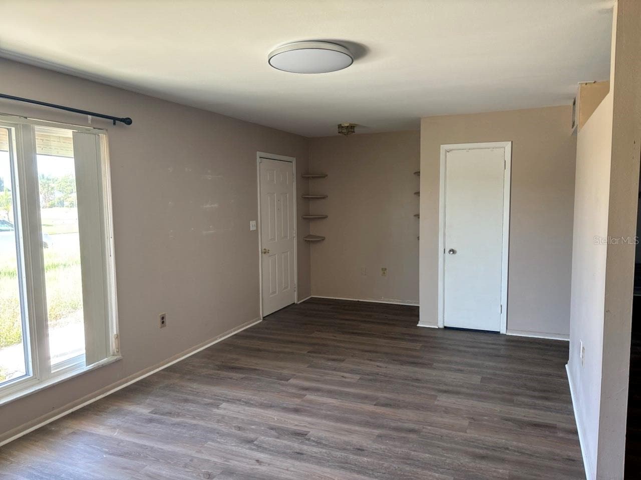 1515 Arrowhead Dr photo 4