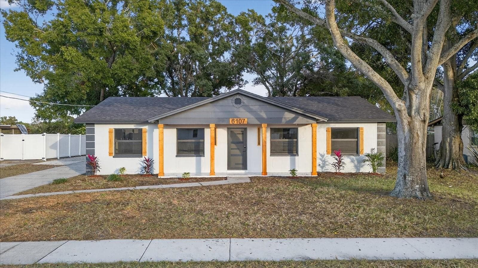 6107 Cole Dr photo 2
