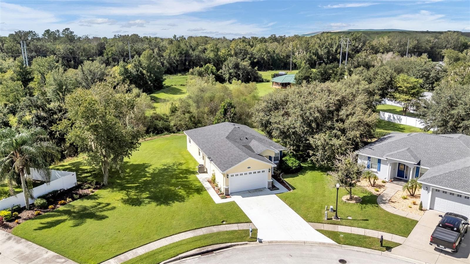 2040 Saddlewood Dr photo 2