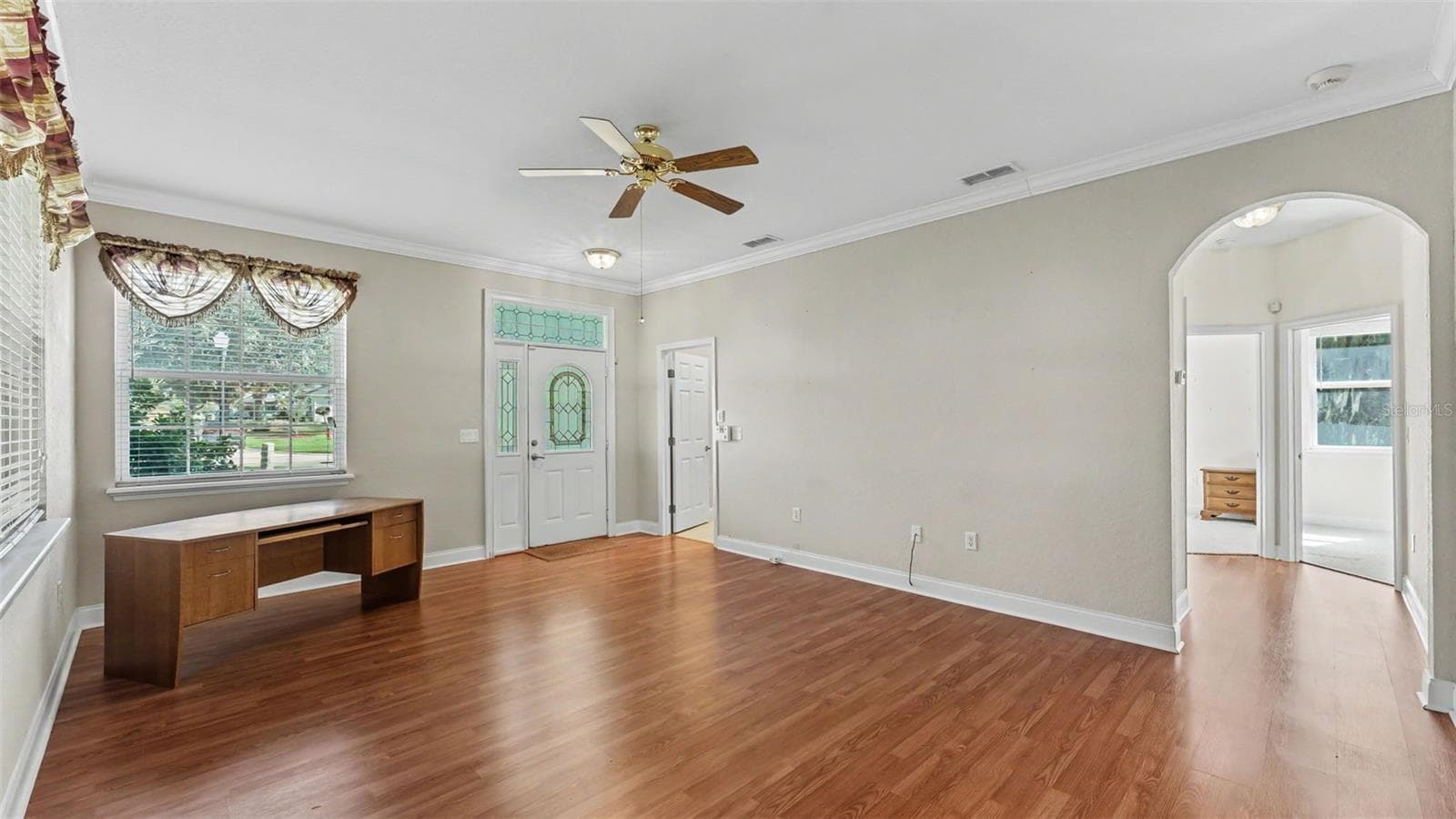 2040 Saddlewood Dr photo 3