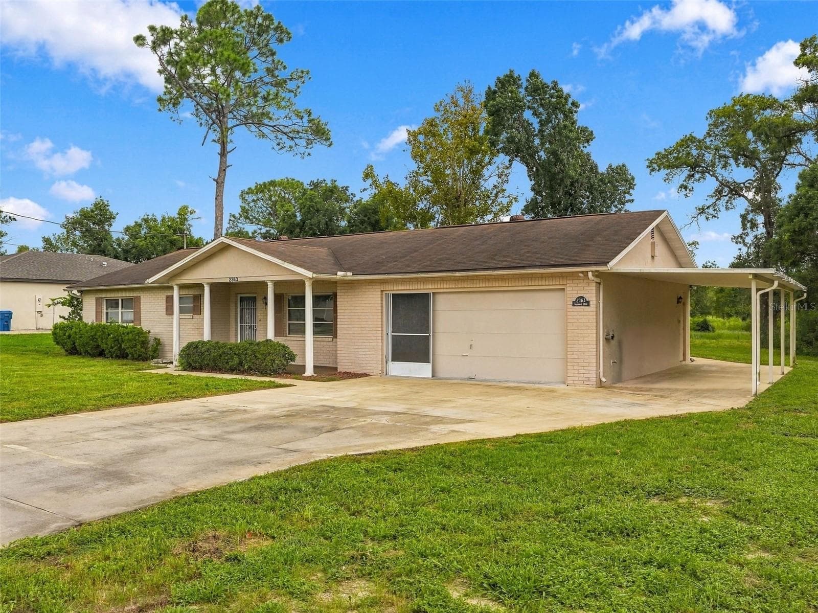 2363 Glenridge Dr photo 2