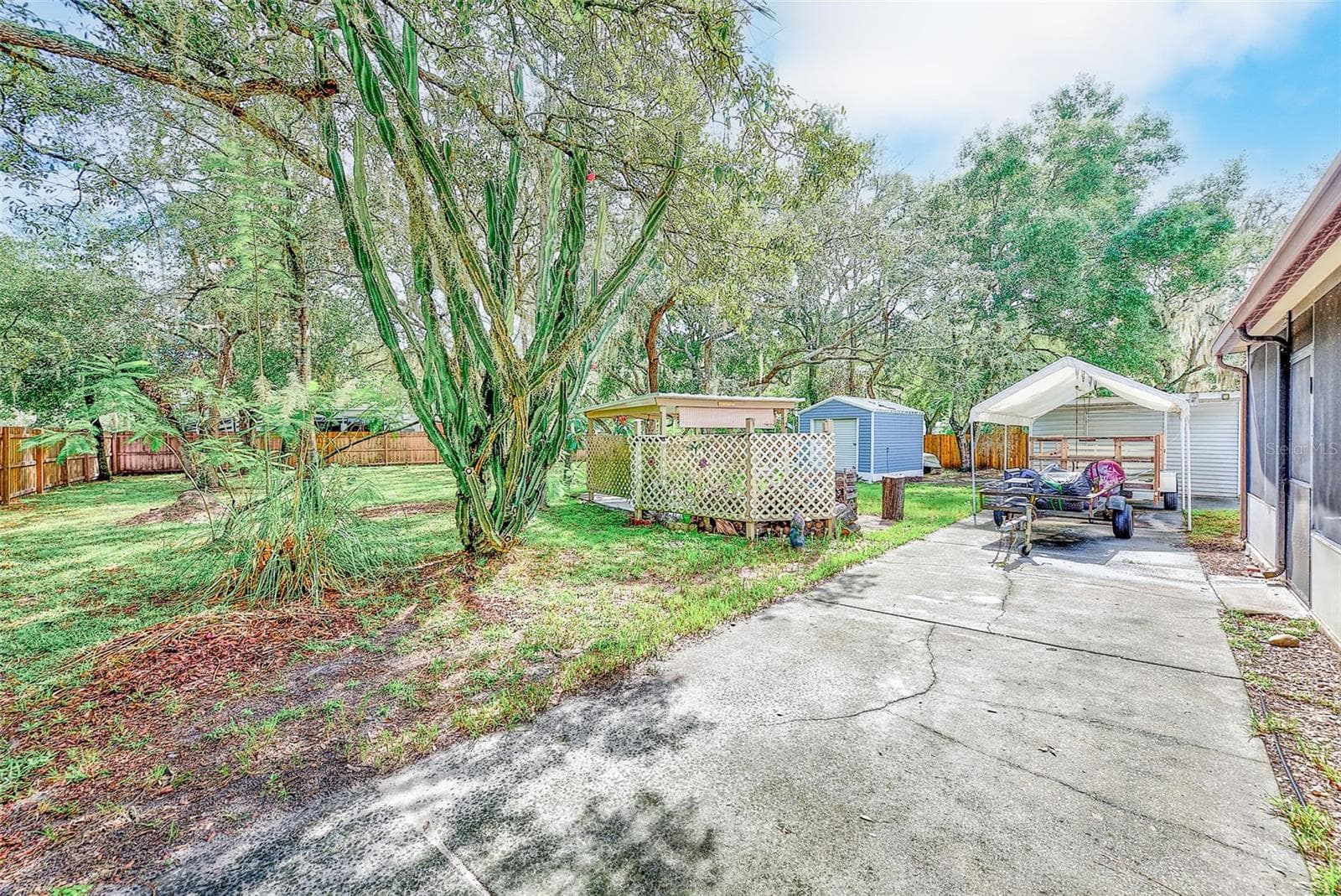 11704 Doaks St photo 4