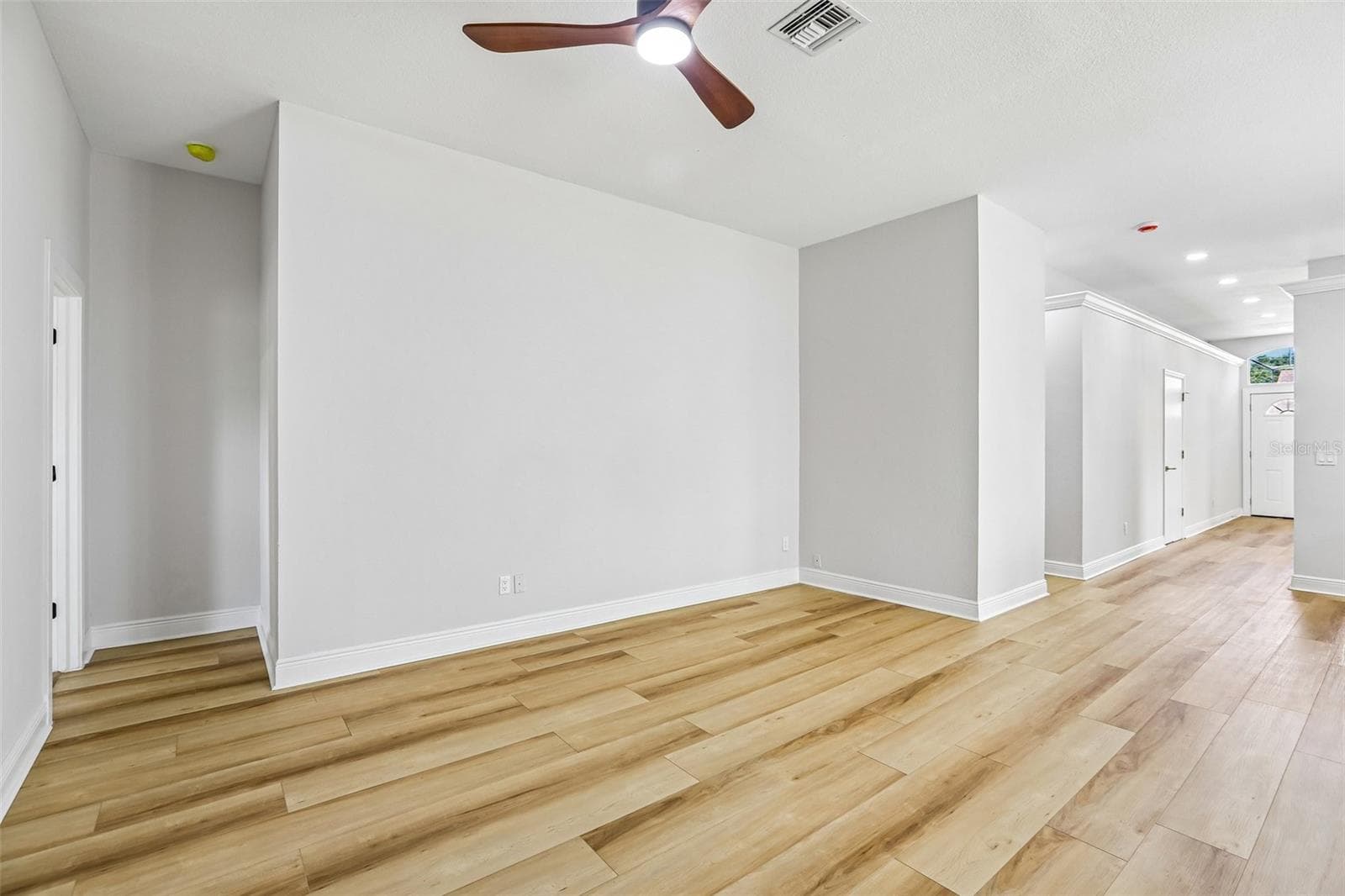 2455 Hickman Cir photo 4