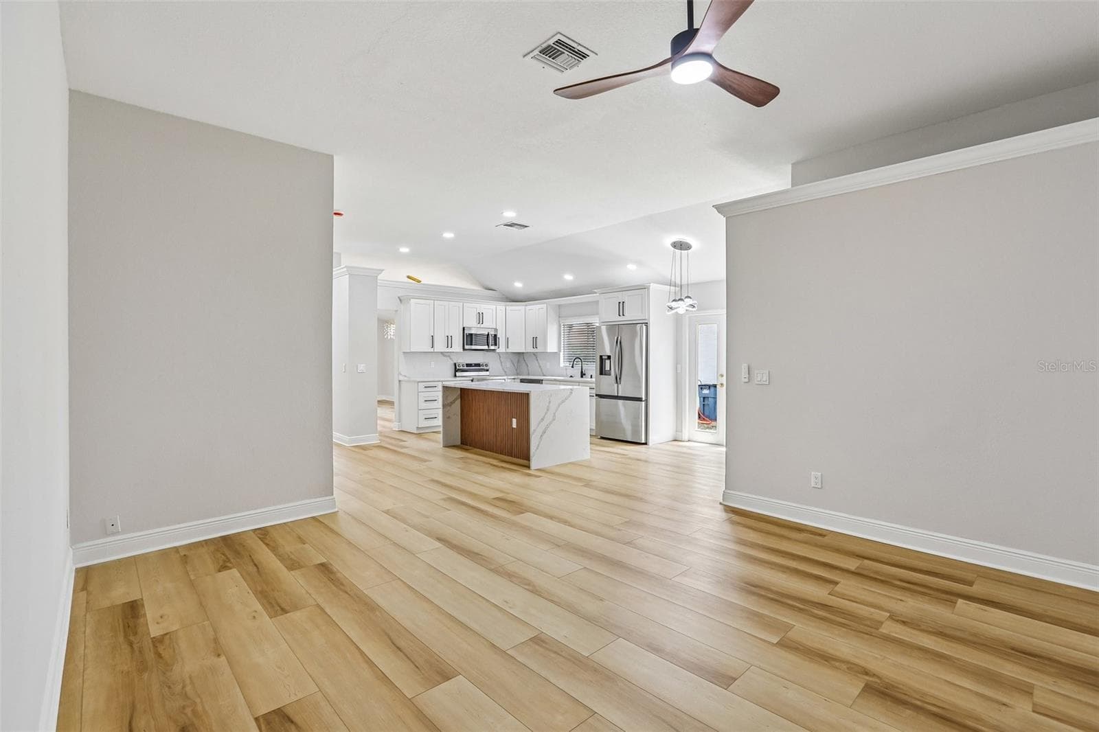 2455 Hickman Cir photo 5