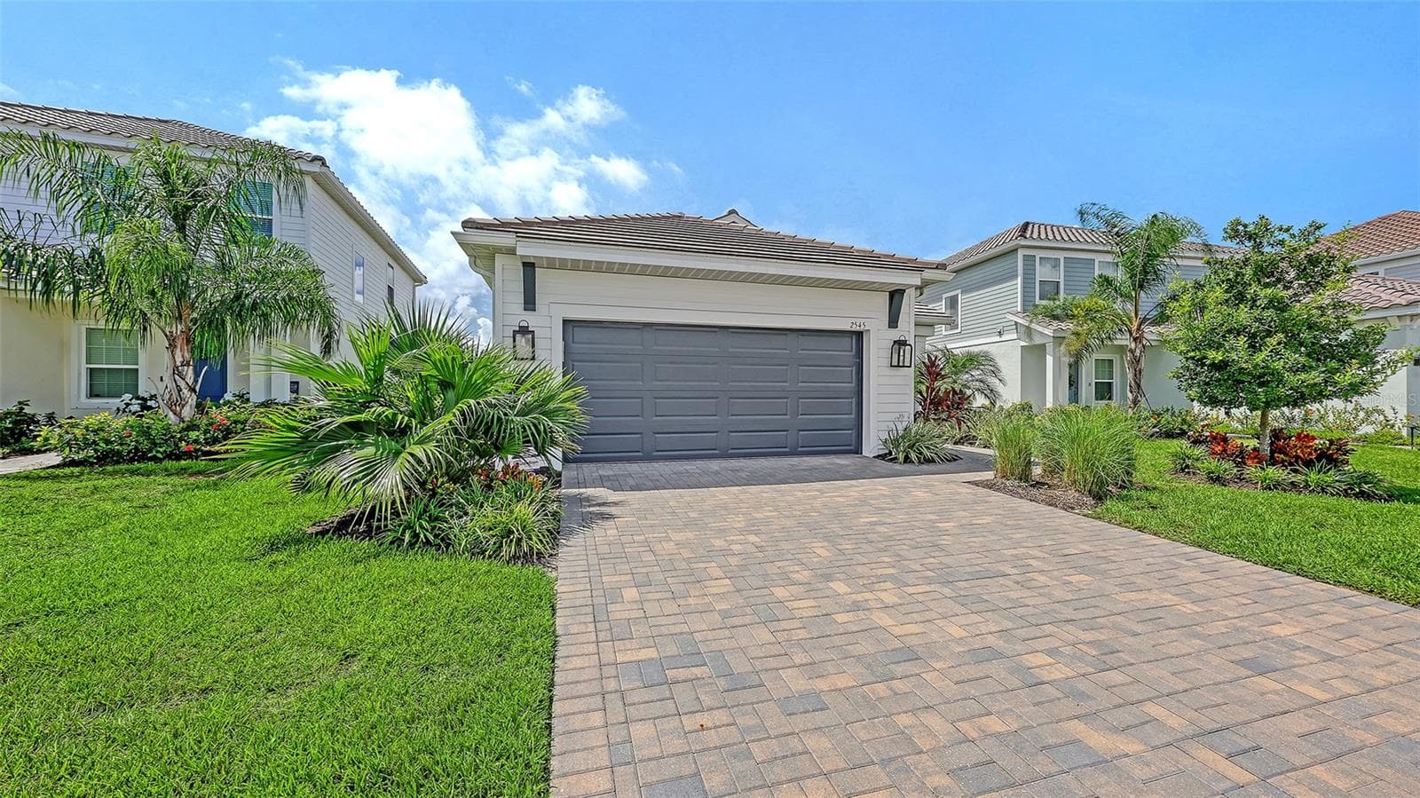 2545 Star Apple Way photo 2