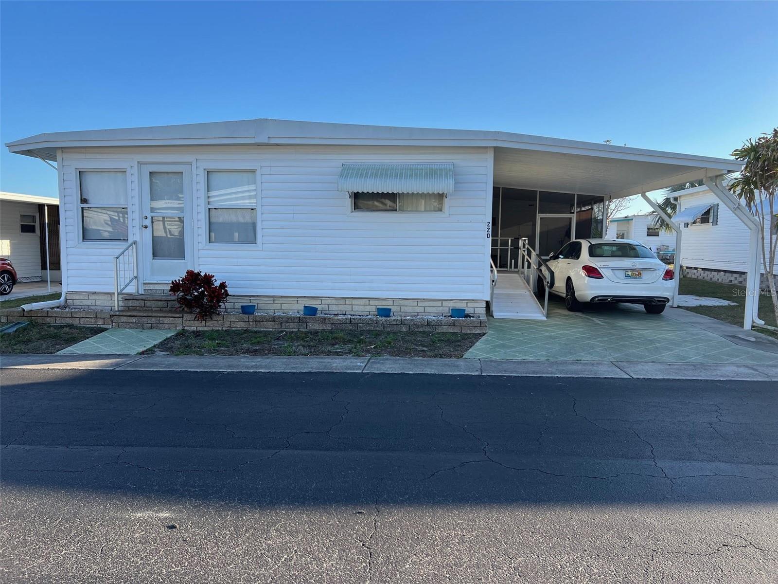 220 Royal Palm Cir