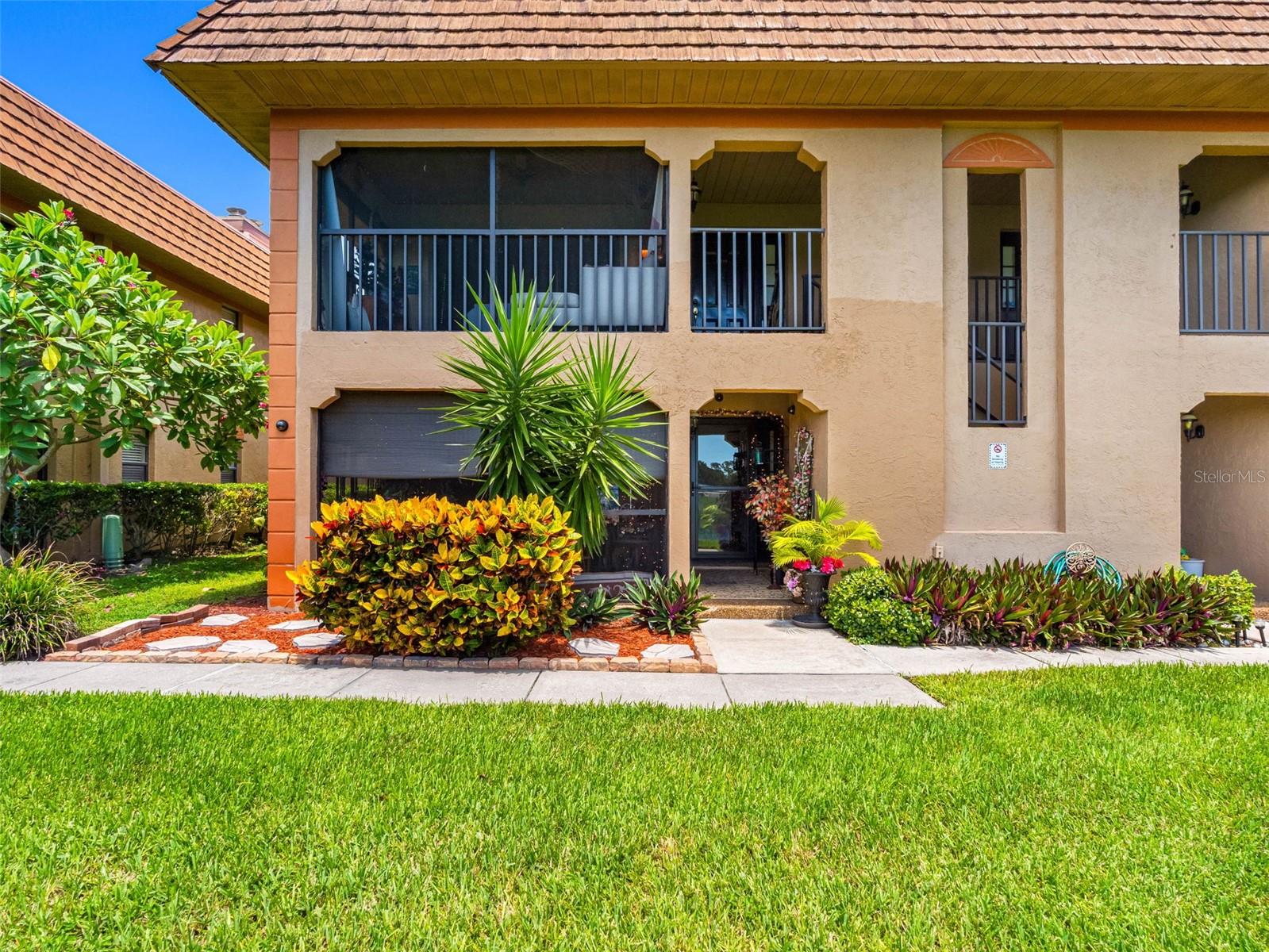 10182 Seminole Island Dr photo 1