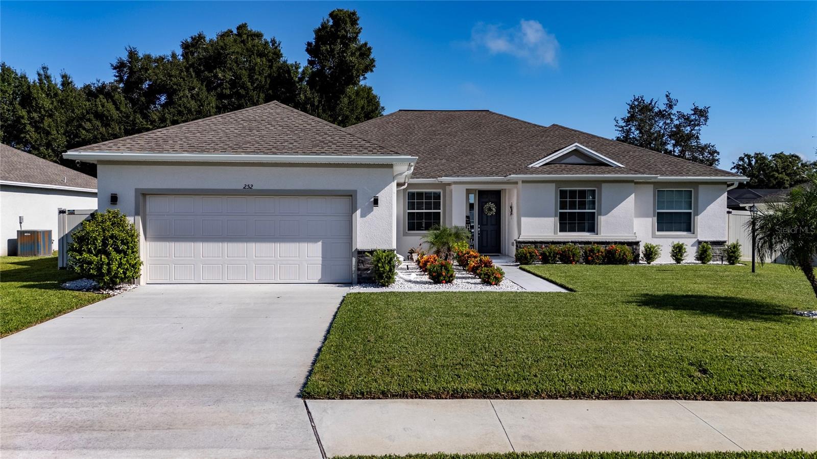 252 Samantha Ave, photo 1